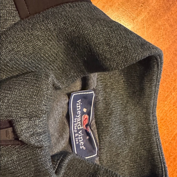 Vineyard Vines Dark Green Puffer Vest - Picture 2 of 3